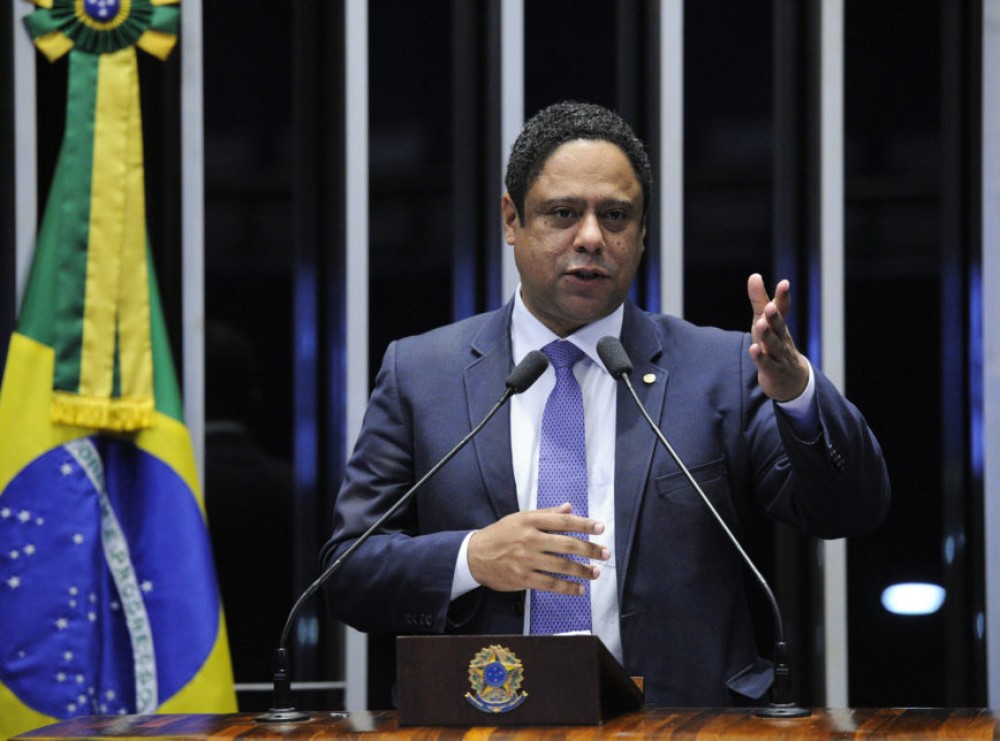 Orlando Silva defende tratamento diferente para rede social de governantes